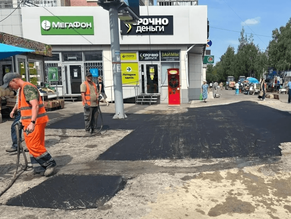 В Йошкар-Оле дорожники отремонтировали дороги и восстановили покрытия возле «Ананаса»