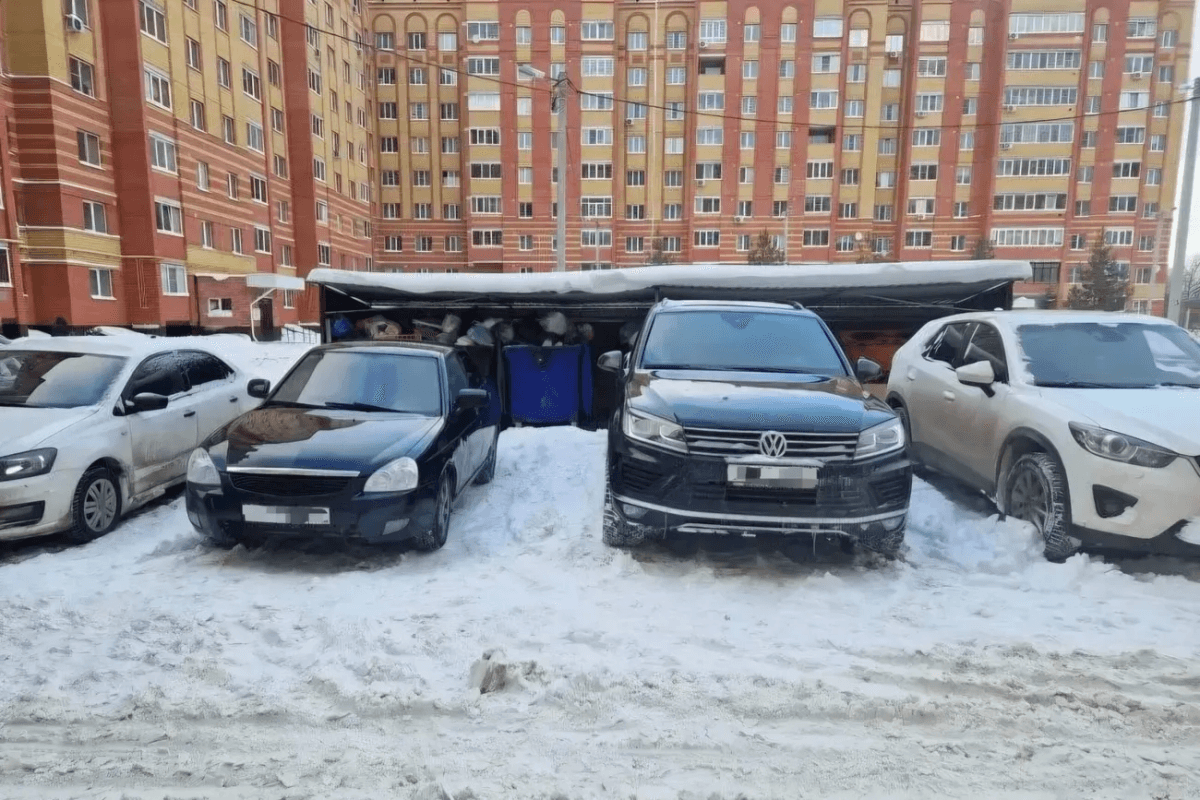 Власти Марий Эл призвали автовладельцев убрать машины со дворов для уборки снега и вывоза мусора