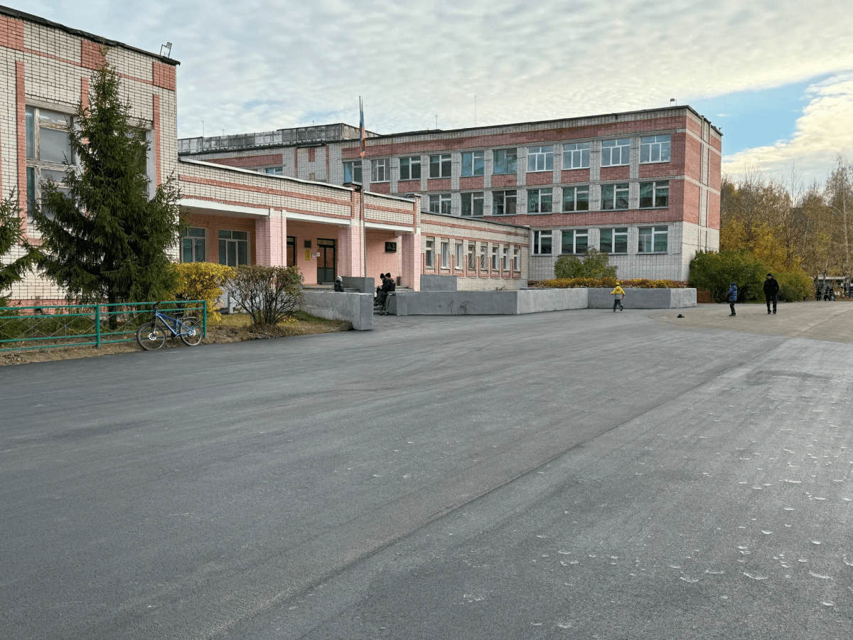 На пришкольной территории школы №1 провели ремонт