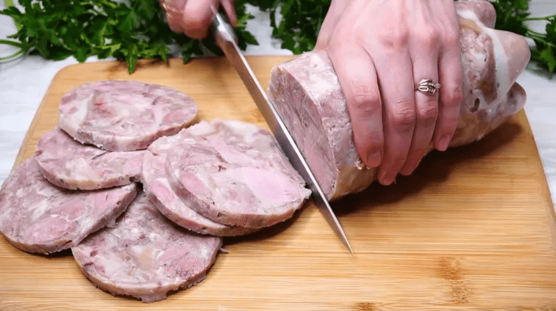 Домашний зельц из свиной рульки — то что нужно к Новогоднему столу: рассказываю подробно, ведь кладу все в бутылку