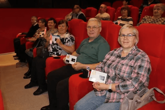 В Юргинском автоинспекторы напомнили пожилым пешеходам, что «яркий образ — залог безопасности»