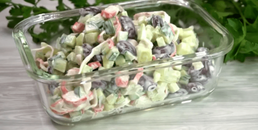 Попробовала новый салат из 3 ингредиентов: до чего вкусный, и варить ничего не надо