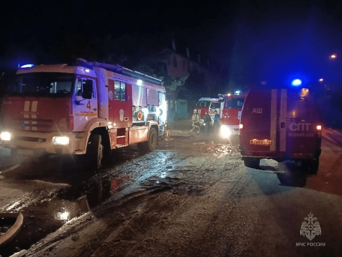 В ангаре на улице Ленинградская ночью произошел серьезный пожар
