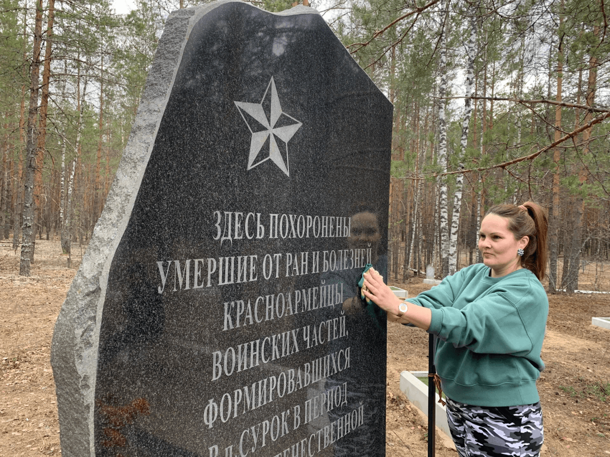 Судебные приставы привели в порядок лесное воинское захоронение в Сурке