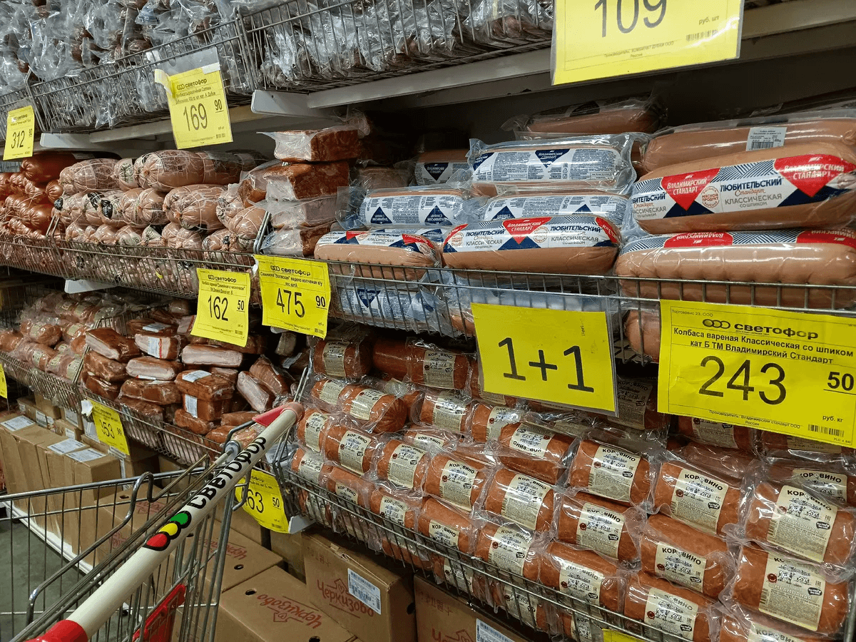 "Светофор" сошел с ума: деликатесы и акции, от которых челюсть отвисла  