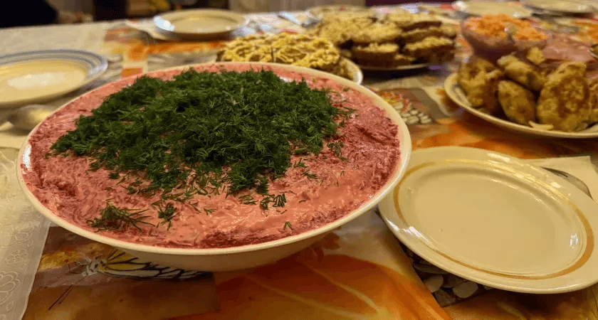 Делюсь фирменным салатом на Новый 2026 год: "Снежная королева" - готовится за 20 минут и на столе он всегда блистает