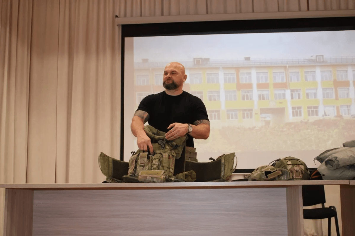 Герой Марий Эл провел урок мужества для школьников Параньгинского района