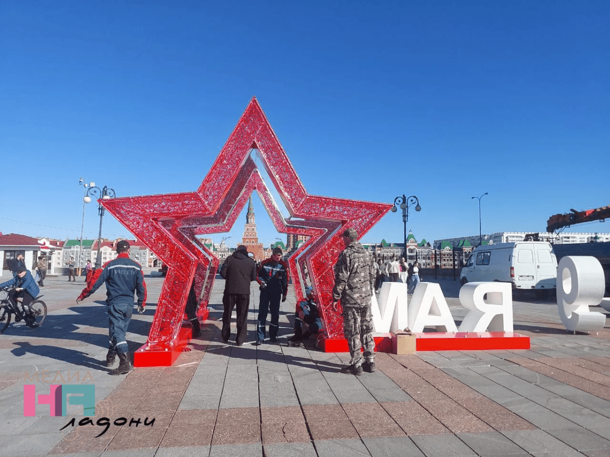 На набережной Йошкар-Олы устанавливают световую арку «9 мая»