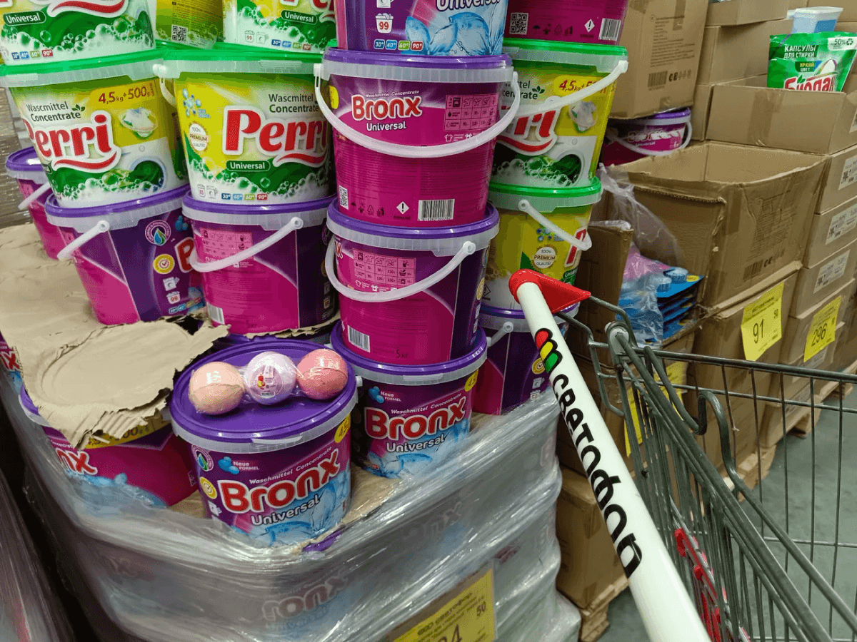 В хозяйственном ряду «Светофора» всегда классный ассортимент, и я тут много всего покупаю.