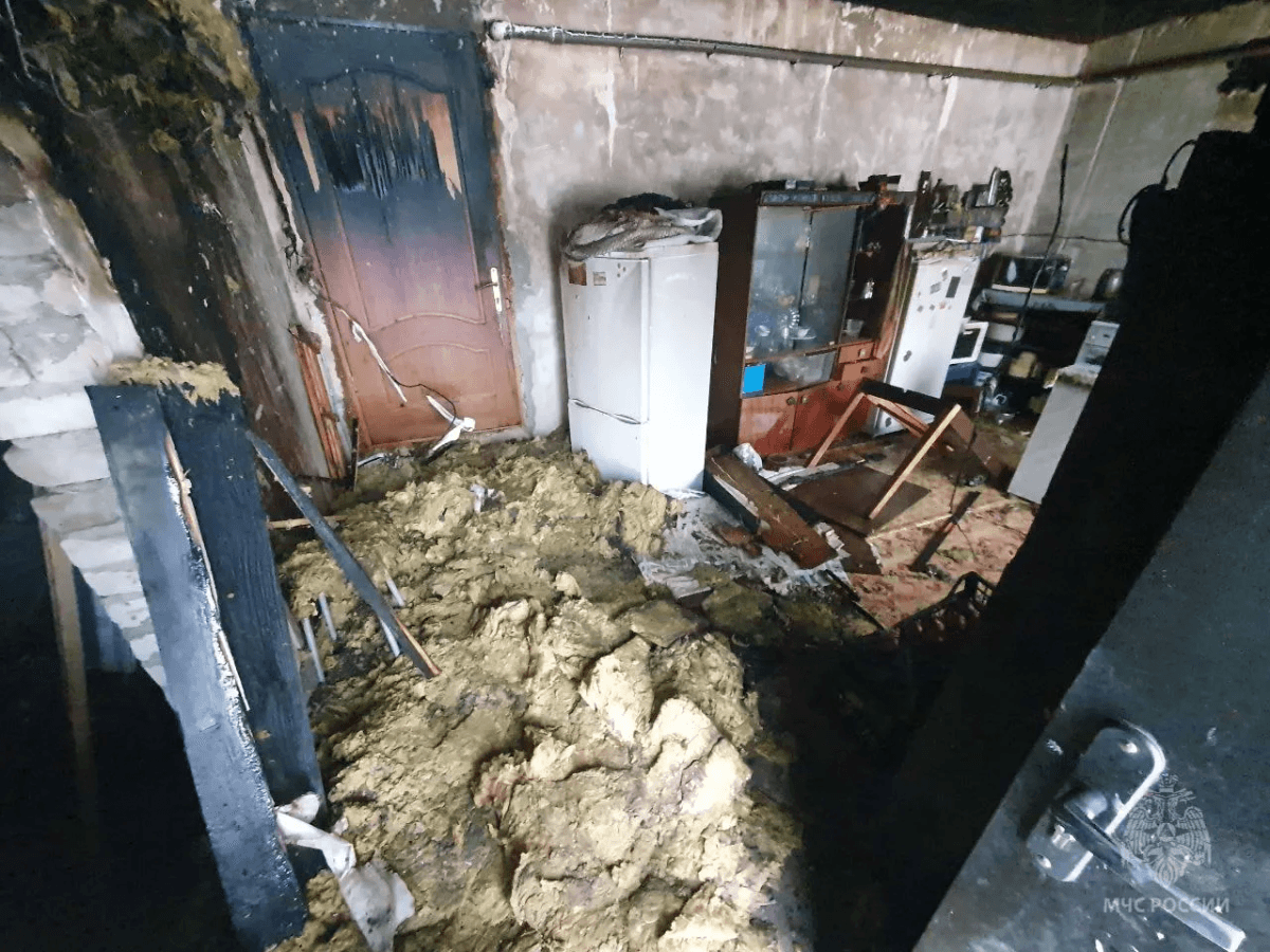 Пожар в Ильинке: внук спас бабушку из горящего дома