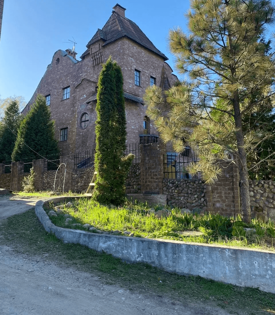 Садовые дорожки без луж и грязи — всё благодаря «дырявому» бетону