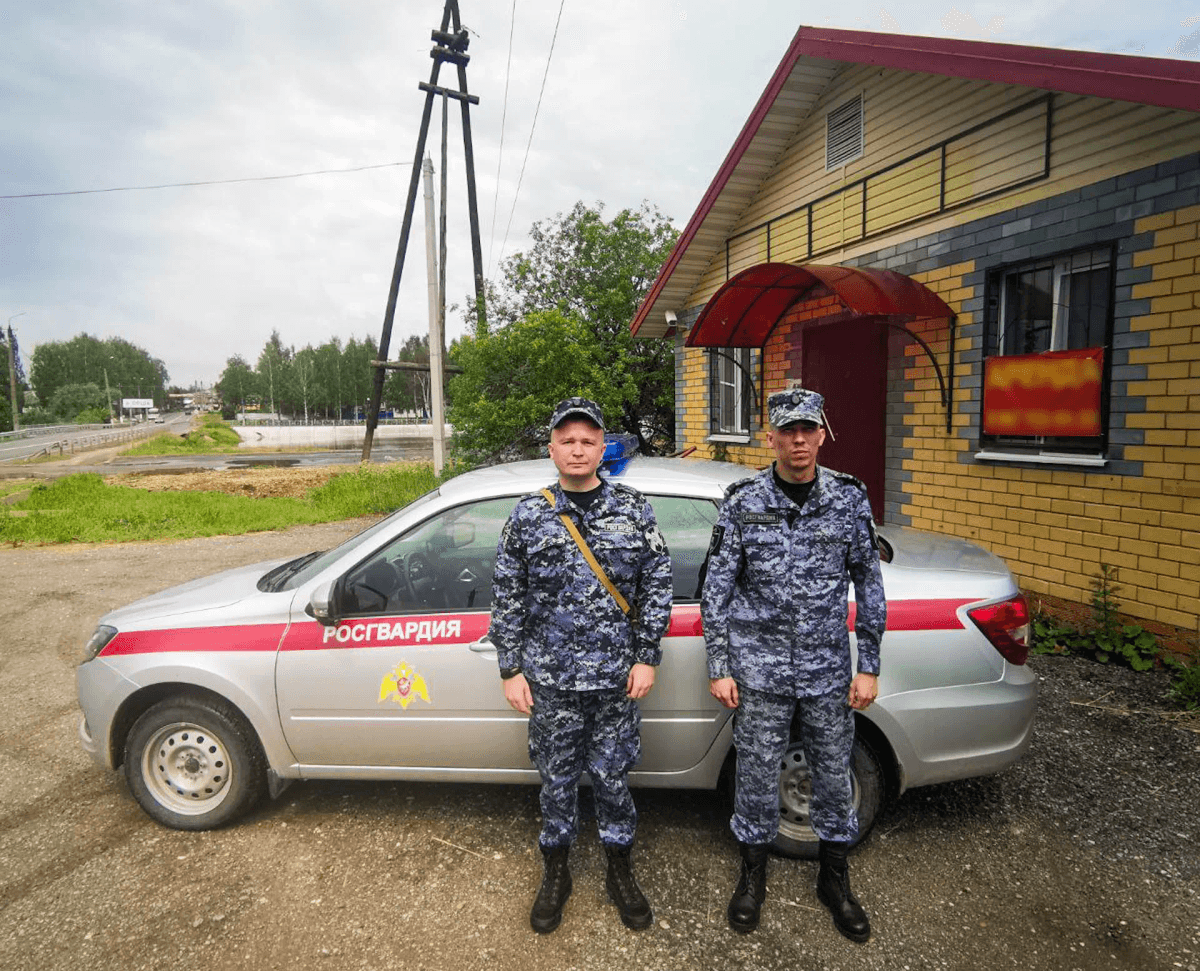 В Оршанке росгвардейцы пришли на помощь попавшему в ДТП мотоциклисту