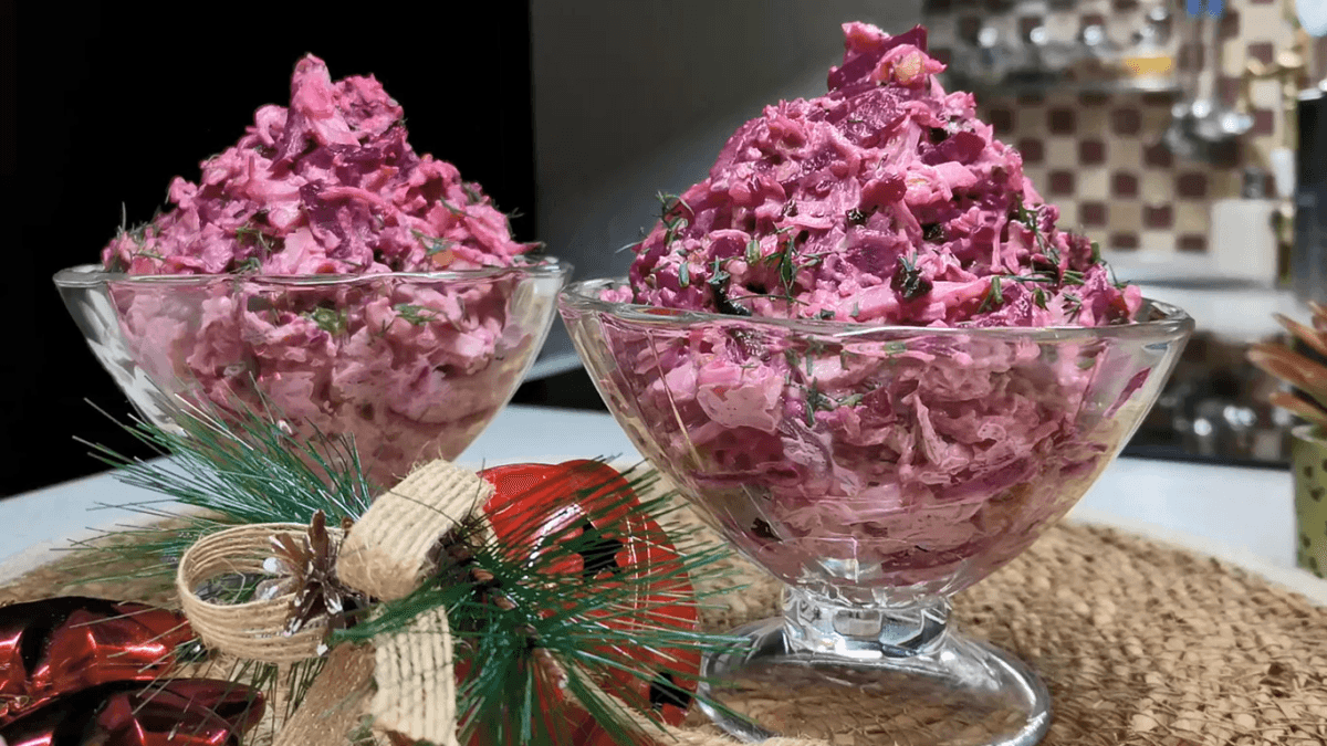 Розовый салат с кальмарами на Новый год: гости уплетают за обе щеки, а разгадать состав не могут - разгадать состав не могут