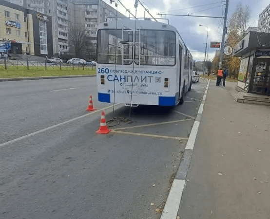 Экстренное торможение троллейбуса в Йошкар-Оле привело к травме пенсионерки