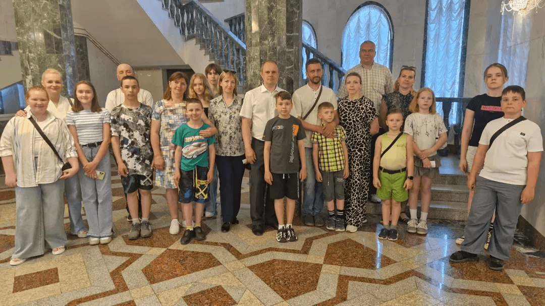 70 детей сотрудников «Мариэнерго» впервые услышали орган в театре Сапаева