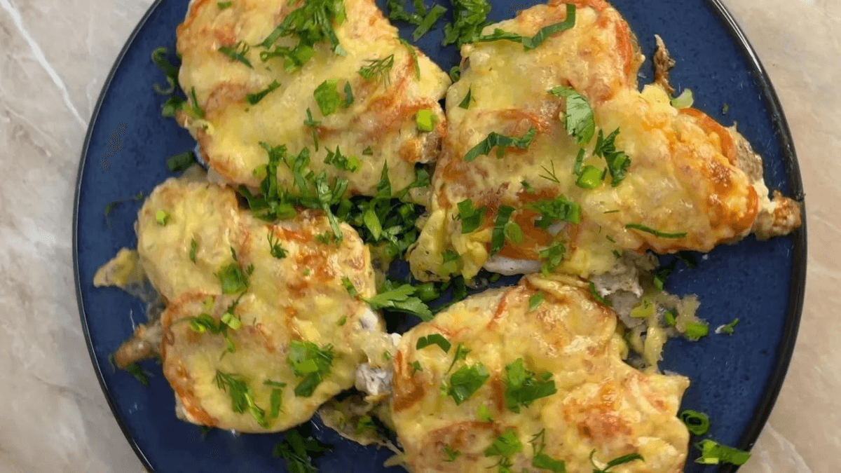 Мясо по-французски, ради которого гости откладывают салаты: главное горячее Новогоднего стола