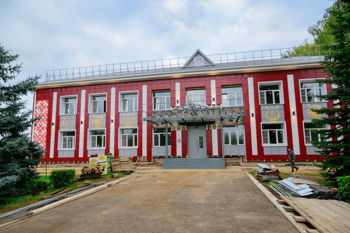 Капитальный ремонт Новоторъяльской детской школы искусств подходит к завершению