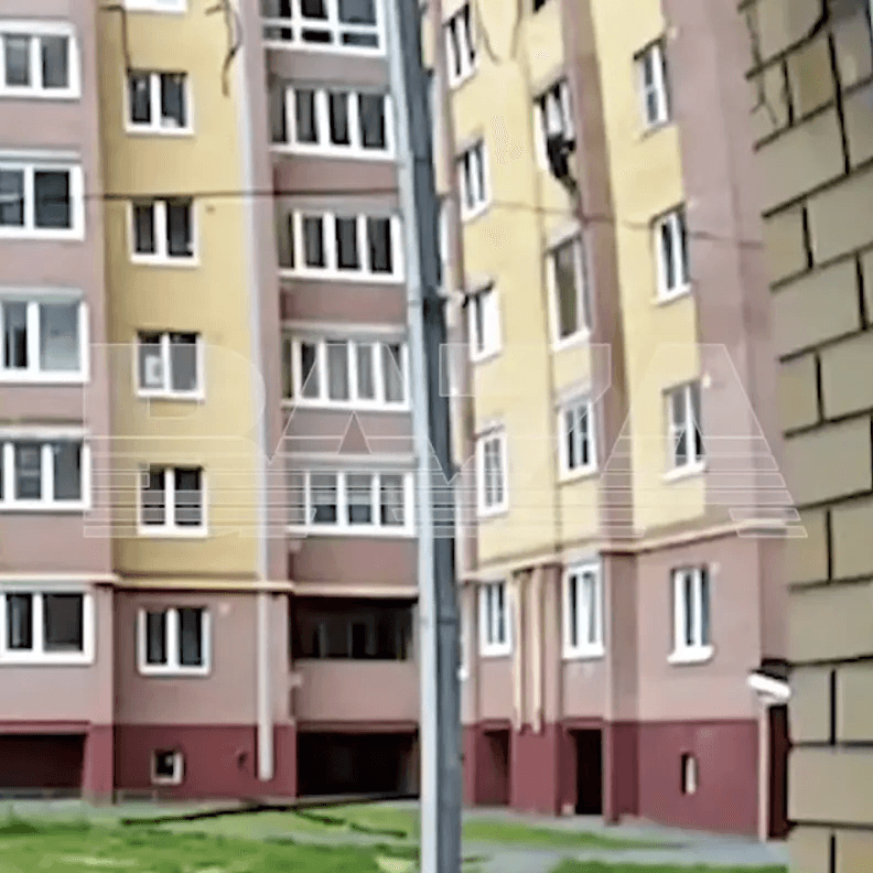 В Йошкар-Оле завелся Человек-паук, спускавшийся по стене по старому удлинителю