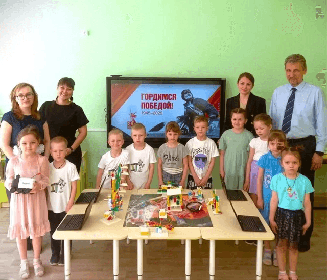 Дошкольники Йошкар-Олы показали нейрокартины и «Парк будущего» заместителю министра цифрового развития
