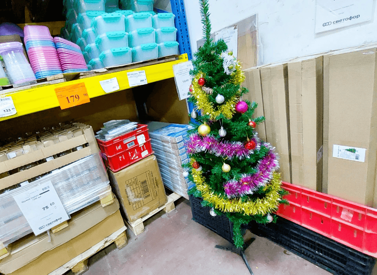 Забежала в «Светофор» ненадолго, но задержалась у полочек с приятными ценами: выбираем мед и приправу и не только