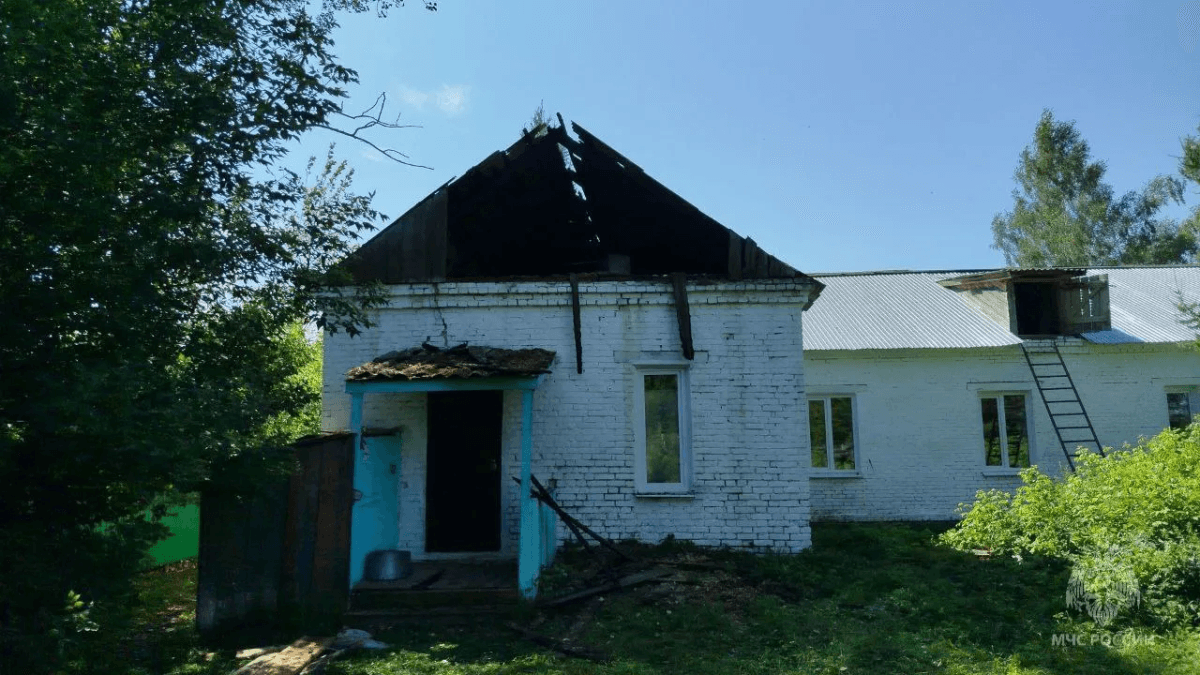 Герои в касках: пожарные Марий Эл предотвратили крупный пожар в сельской школе