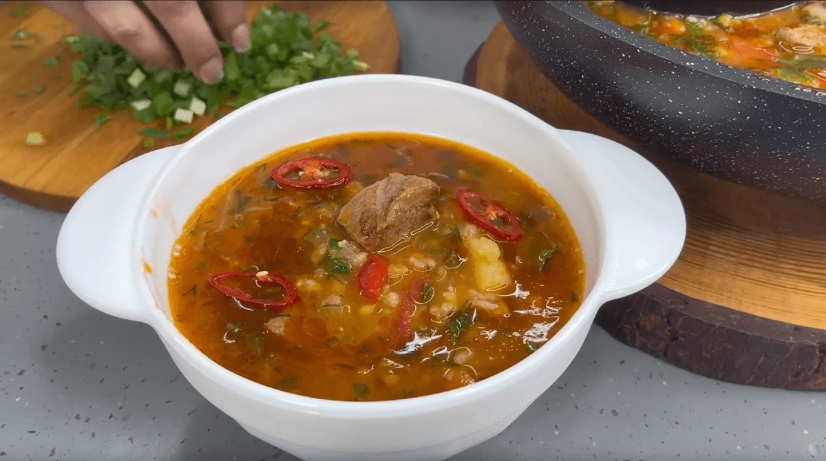 Этот суп варю большую кастрюлю и съедаем сразу: очень вкусный, ела бы каждый день