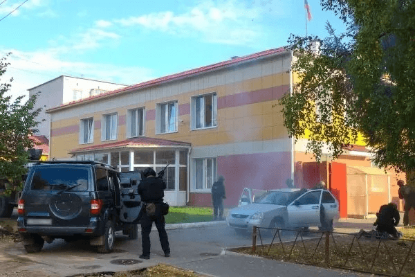 Бойцы Росгвардии освободили "заложников" из зала Медведевского суда