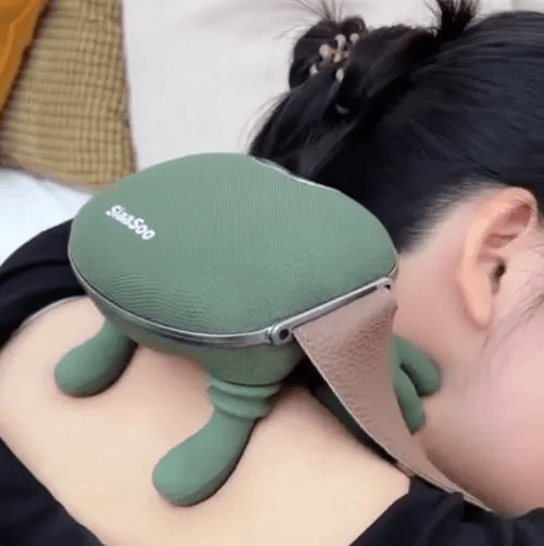 На просторах интернета нашли находку удалёнщиков: массажёр с лапками, который крепится на шею и снимает боль, усталость и напряжение