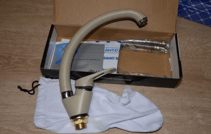 Для чего опытные сантехники забирают себе мешочки от новых смесителей: узнал и удивился - русской смекалке нет предела