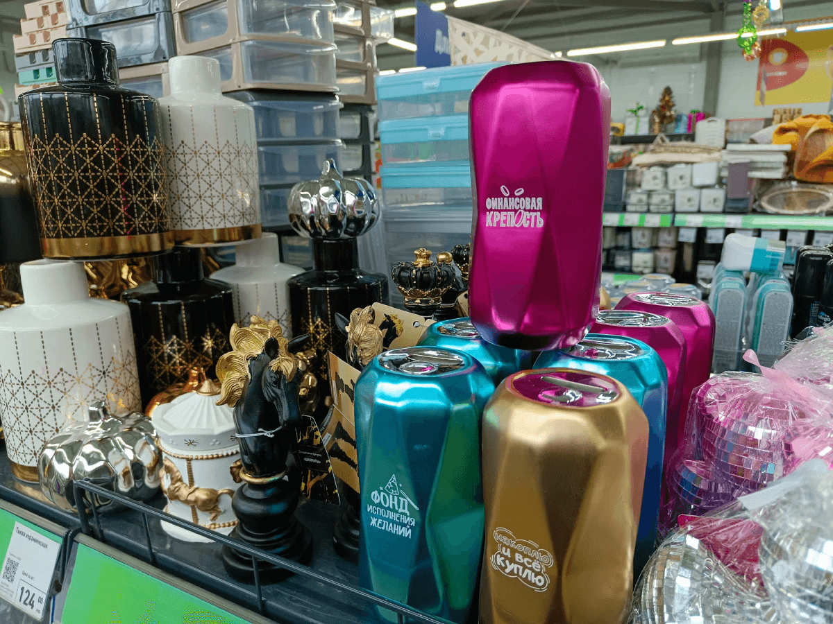 Пока сотрудники «Фикс Прайс» выставляют товары, решила пройти по отделам.