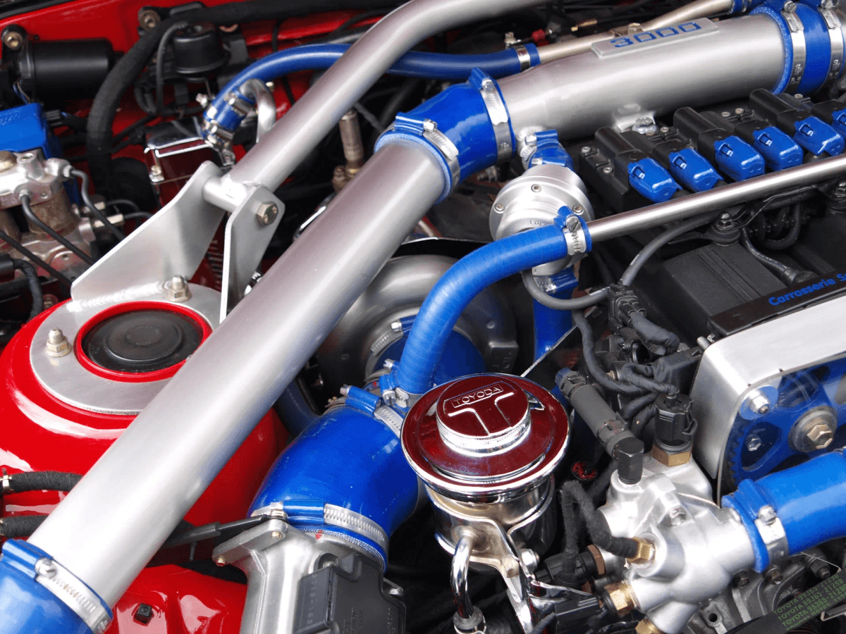 Какое масло лить в двигатель: вместе с экспертом разбираемся 