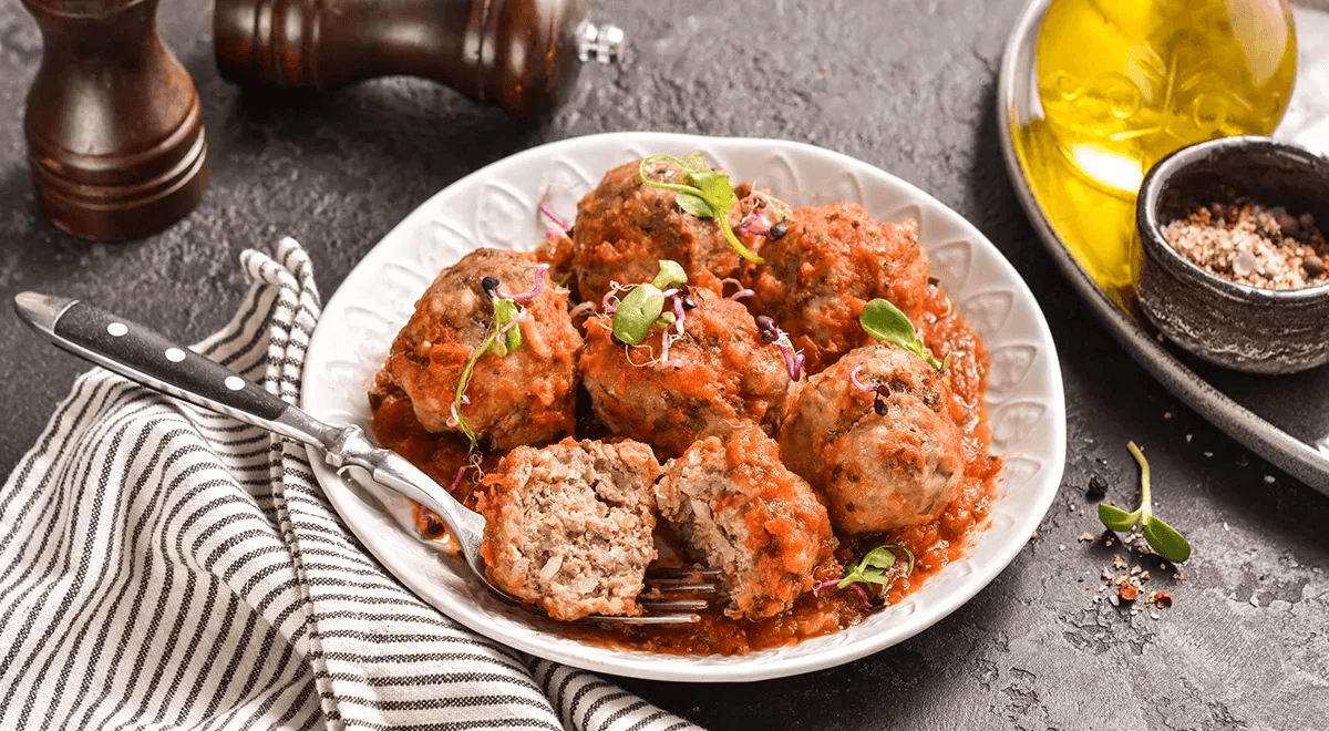 Тефтели в сливочно-томатном соусе: нежность, насыщенный вкус и домашний уют