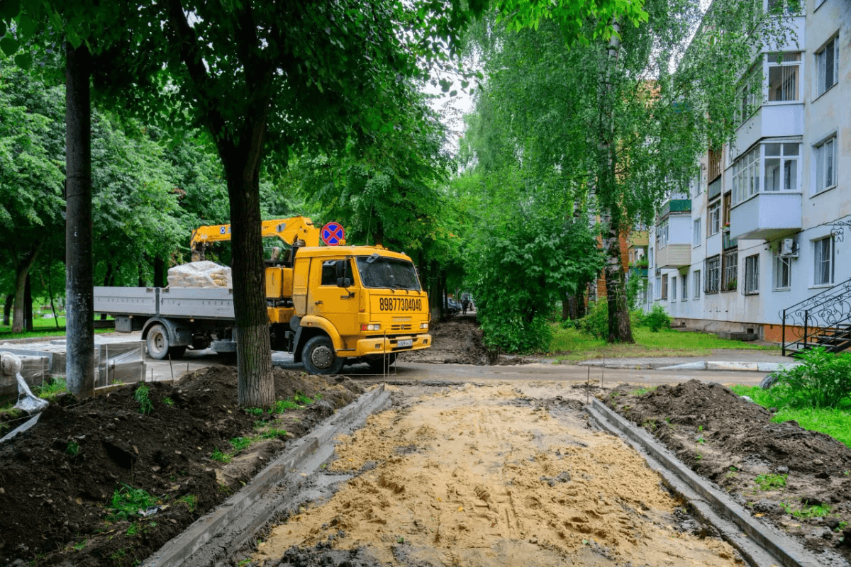 В Йошкар-Оле обновляют пешеходную зону на улице Волкова у травмпункта