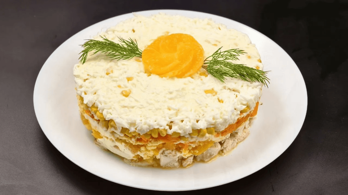 Салат «Новогодний каприз» с мандаринами для всей семьи: наша семейная традиция