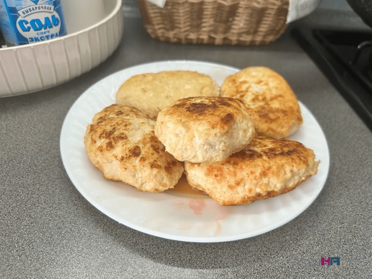 Гора котлет за копейки на целую неделю: только гарниры меняю.  Очень сочные и вкусные домашние котлетки