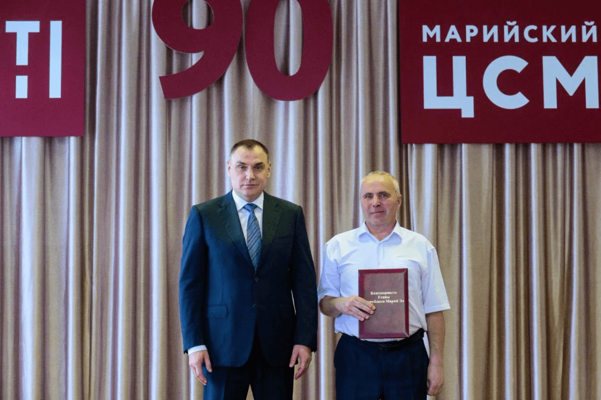 Глава Марий Эл Юрий Зайцев поздравил с 90-летием Марийский ЦСМ 
