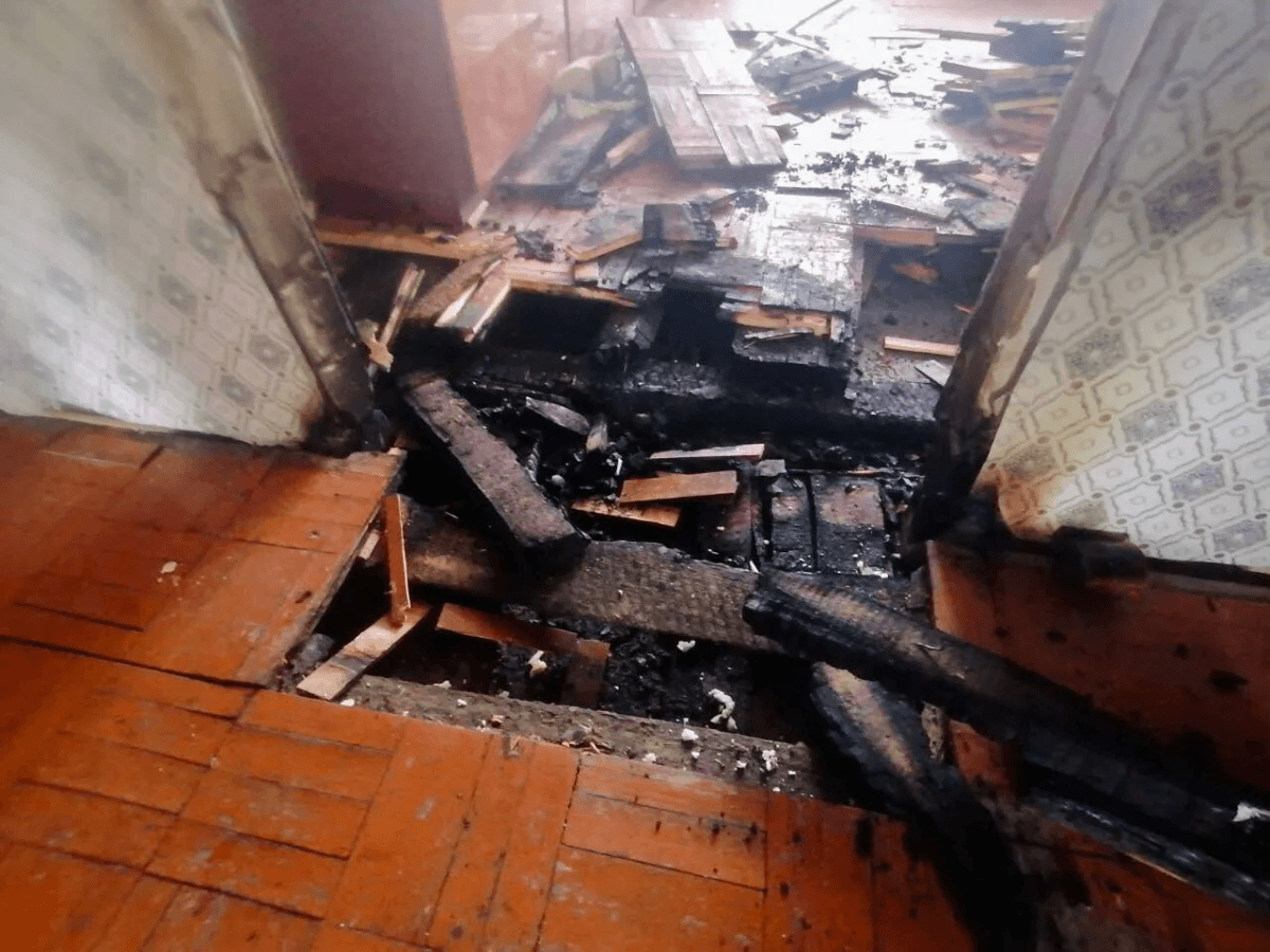 В Горномарийском районе пожарные спасли мужчину из горящей квартиры