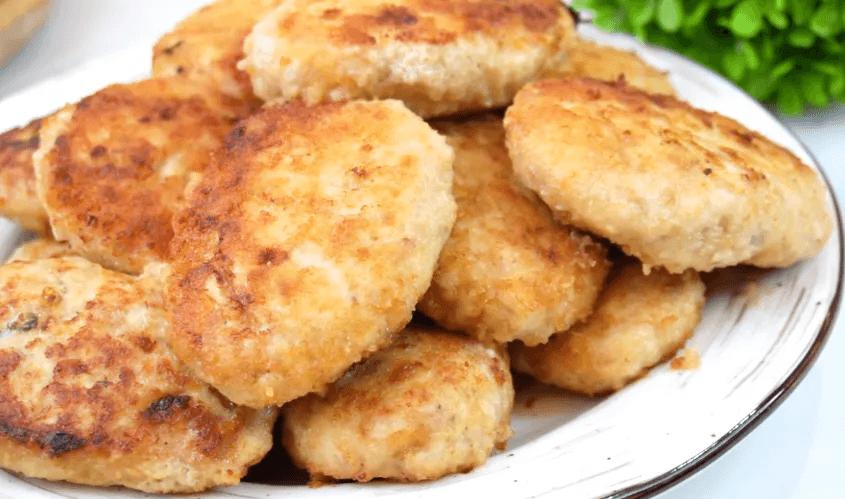 Секрет очень вкусных куриных котлет узнала от свекрови — теперь готовлю только так