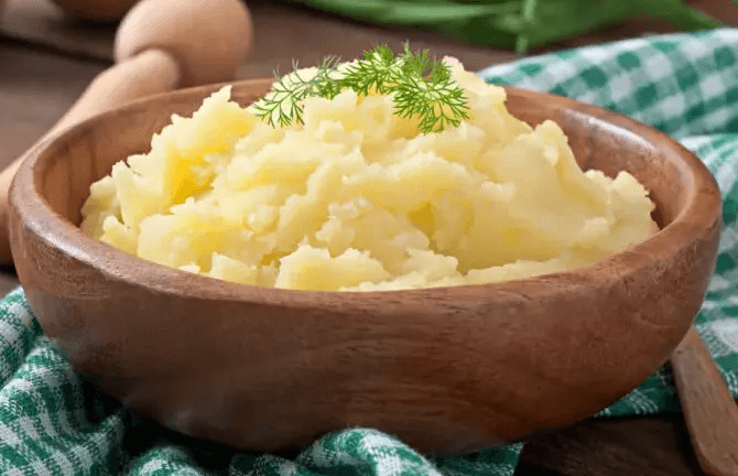 Всего на кастрюлю — и картофельное пюре станет божественно вкусным: Гости сметут его без мяса и котлет