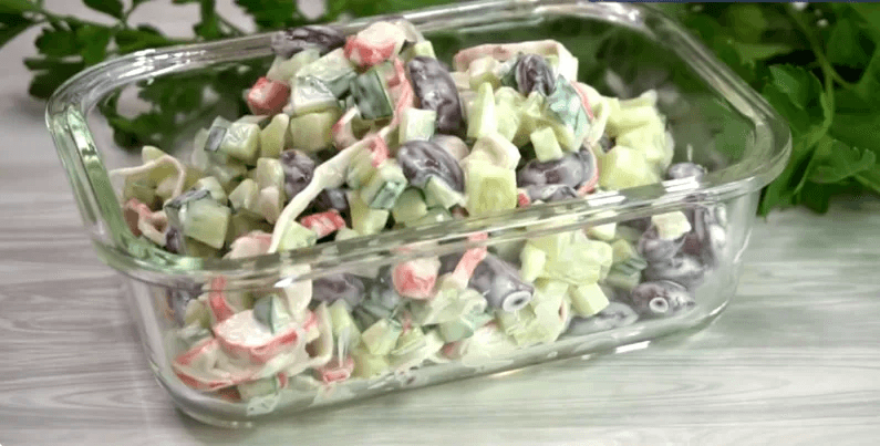 Варить ничего не надо: новенький, вкуснейший салат из 3-х ингредиентов на скорую руку