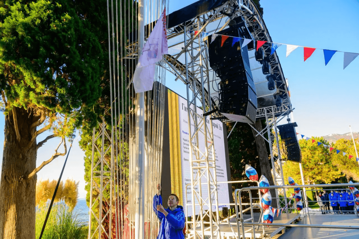 Флаг Марий Эл поднят в «Артеке» в рамках Дня республики