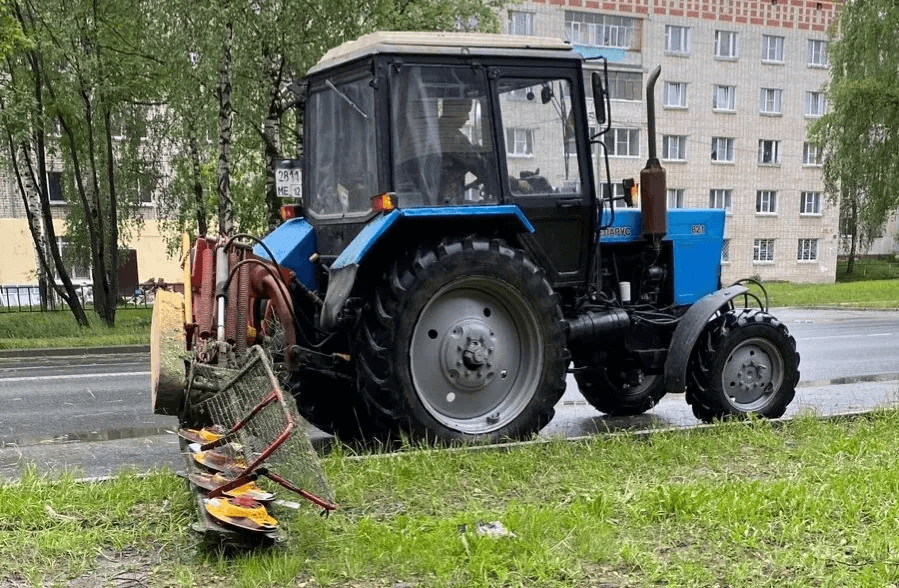 В Йошкар-Оле коммунальщики не знают отдыха: 35 человек работают над чистотой города даже в жару