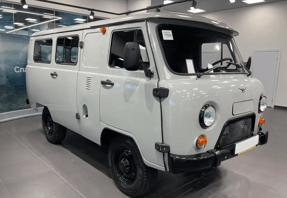 «Буханка» меняет правила: бесшумные двери и кое-что еще — завод дарит легенде новые фишки