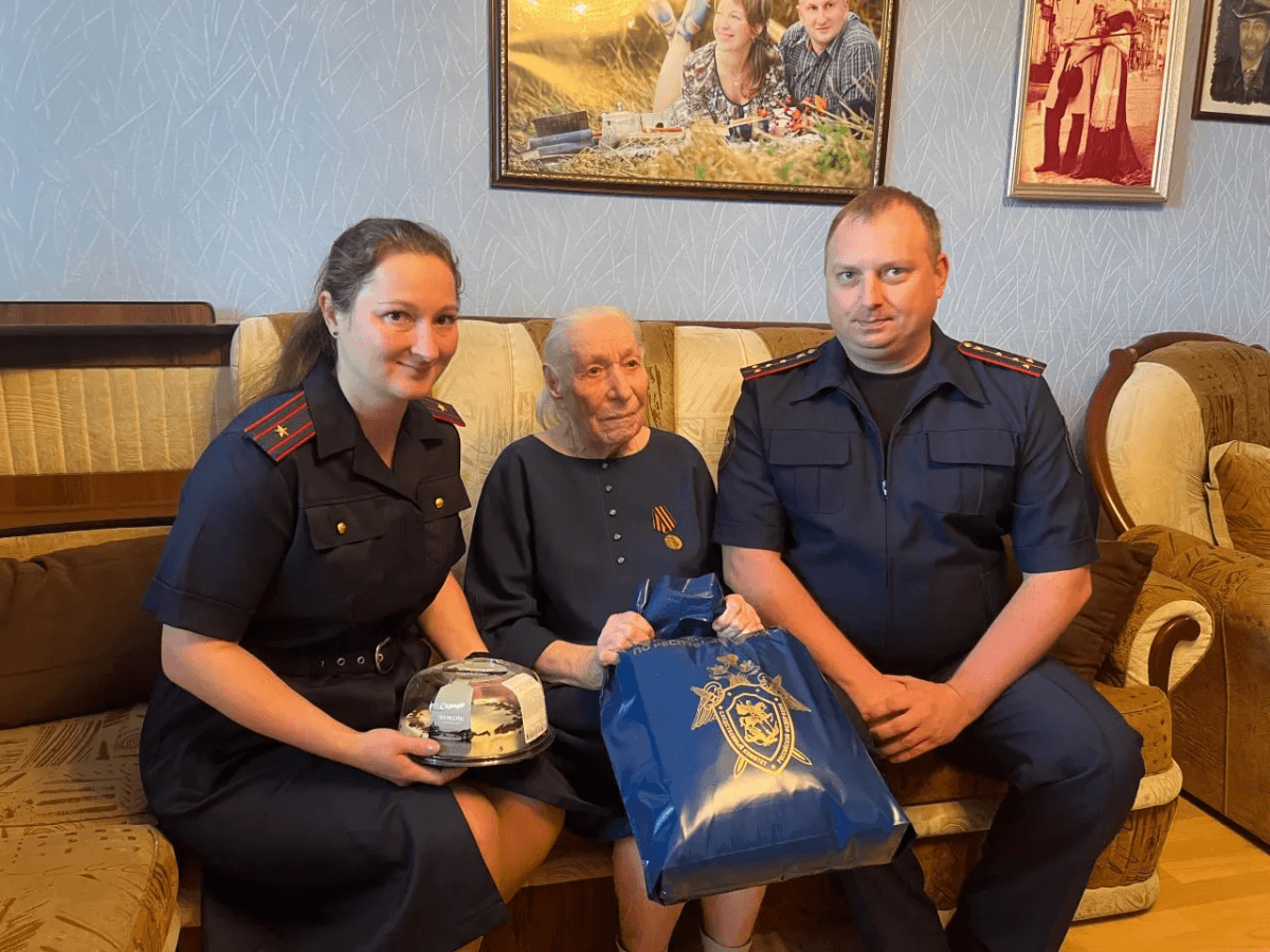 Сотрудники СК Марий Эл поздравили труженицу тыла Марию Дергачеву с 101-летием