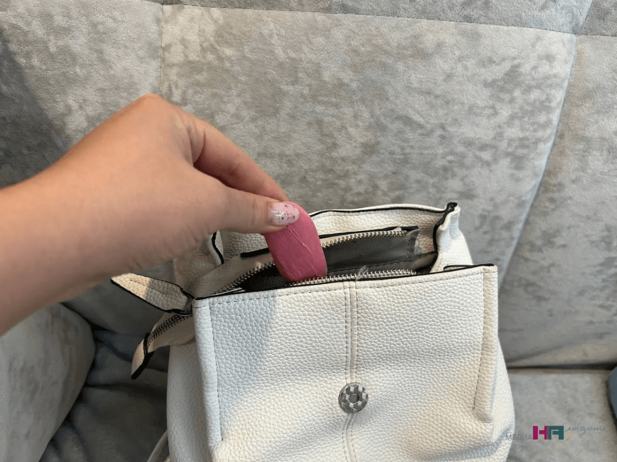 Узнал, зачем мудрые женщины кладут кусочек мыла в сумку: теперь тоже так делаю.