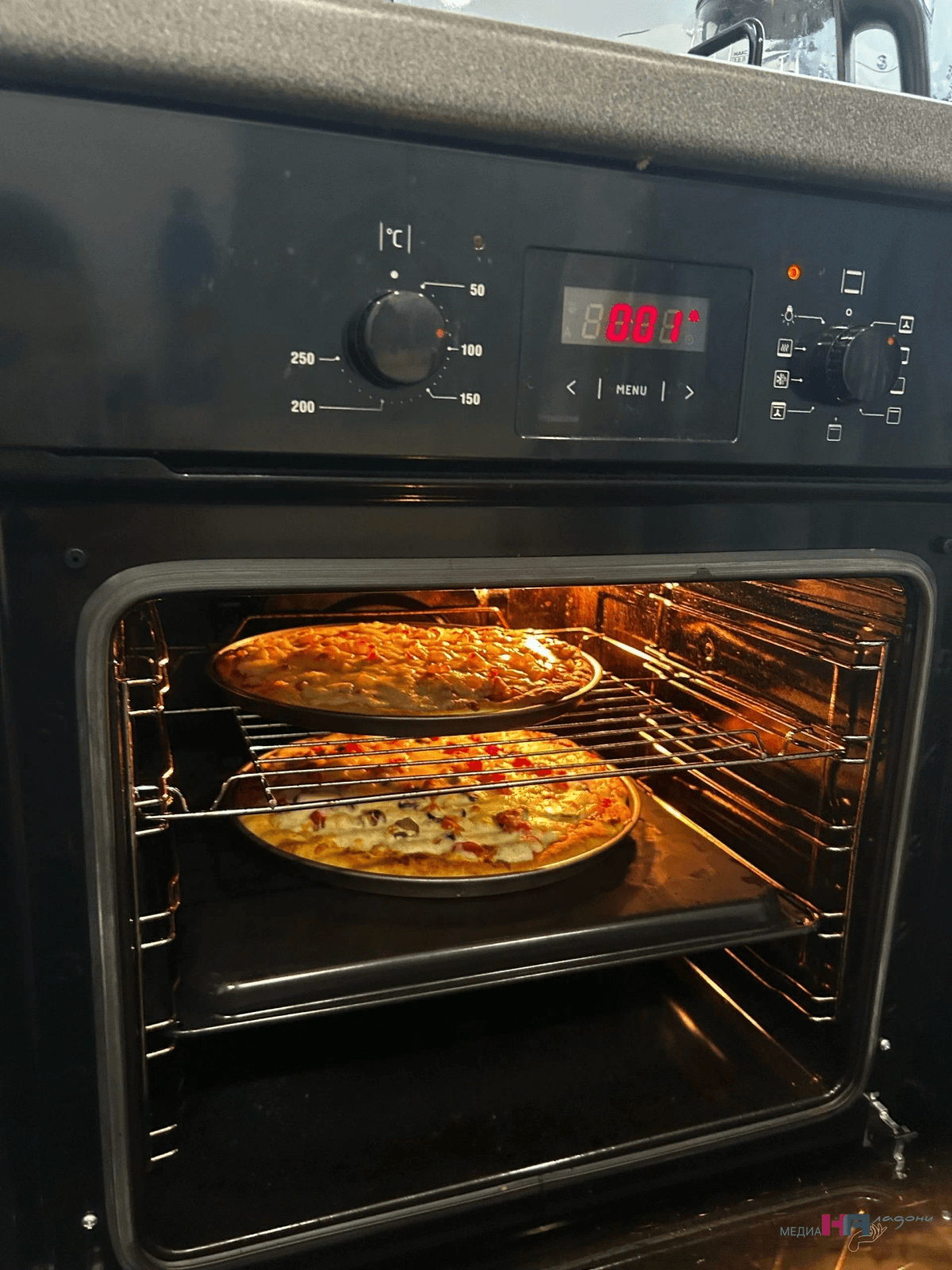 Не надо даже никакого теста: 2 варианта быстрой пиццы за 5 минут