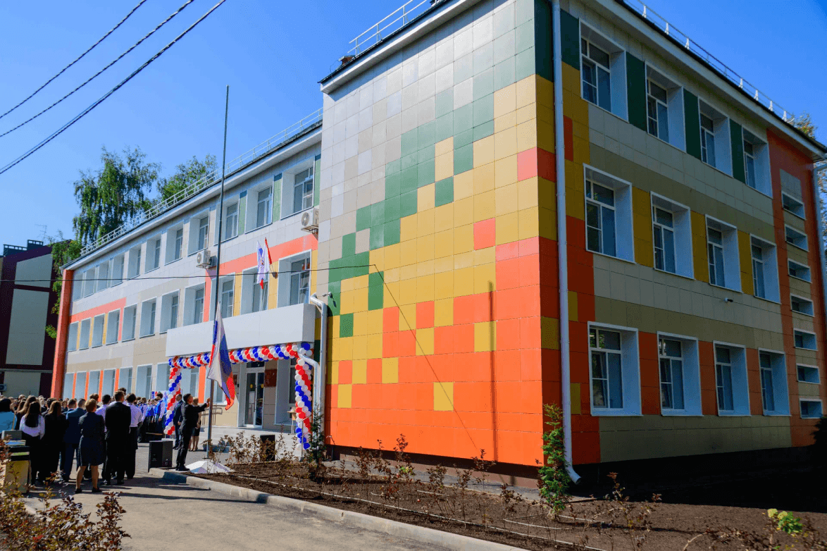 Лицей в поселке Руэм встретил День знаний в полностью обновленном здании
