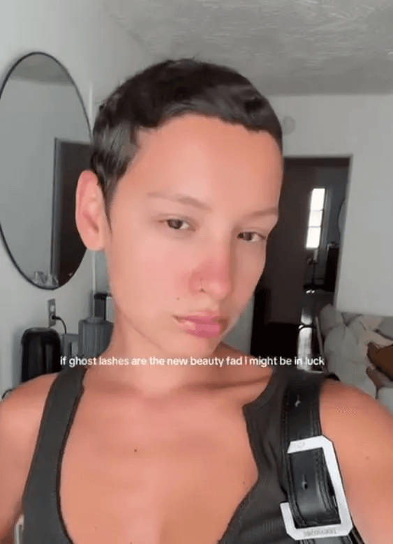 В TikTok набирает популярность тренд ghost lashes — призрачные ресницы