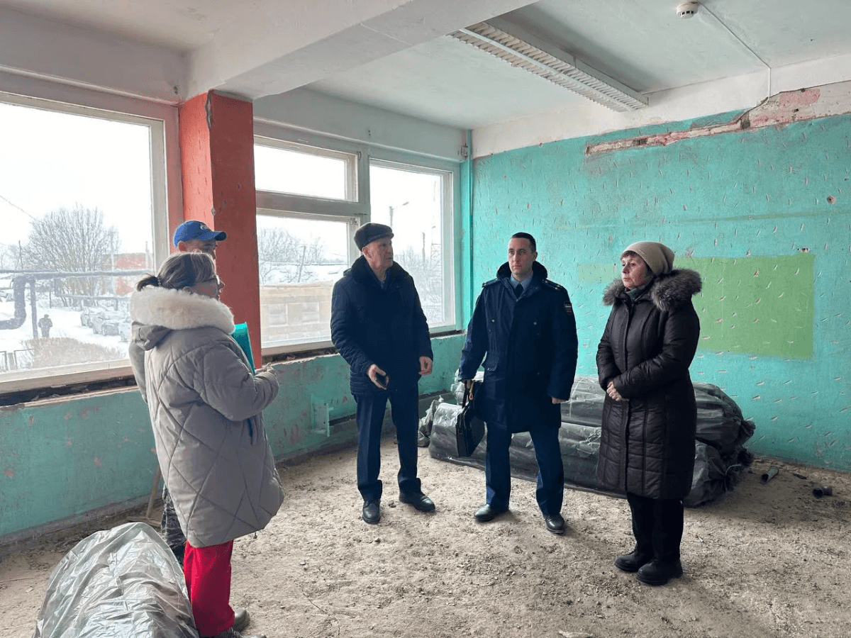 Прокуратура проверила, как идет капремонт школы в поселке  Мариец 
