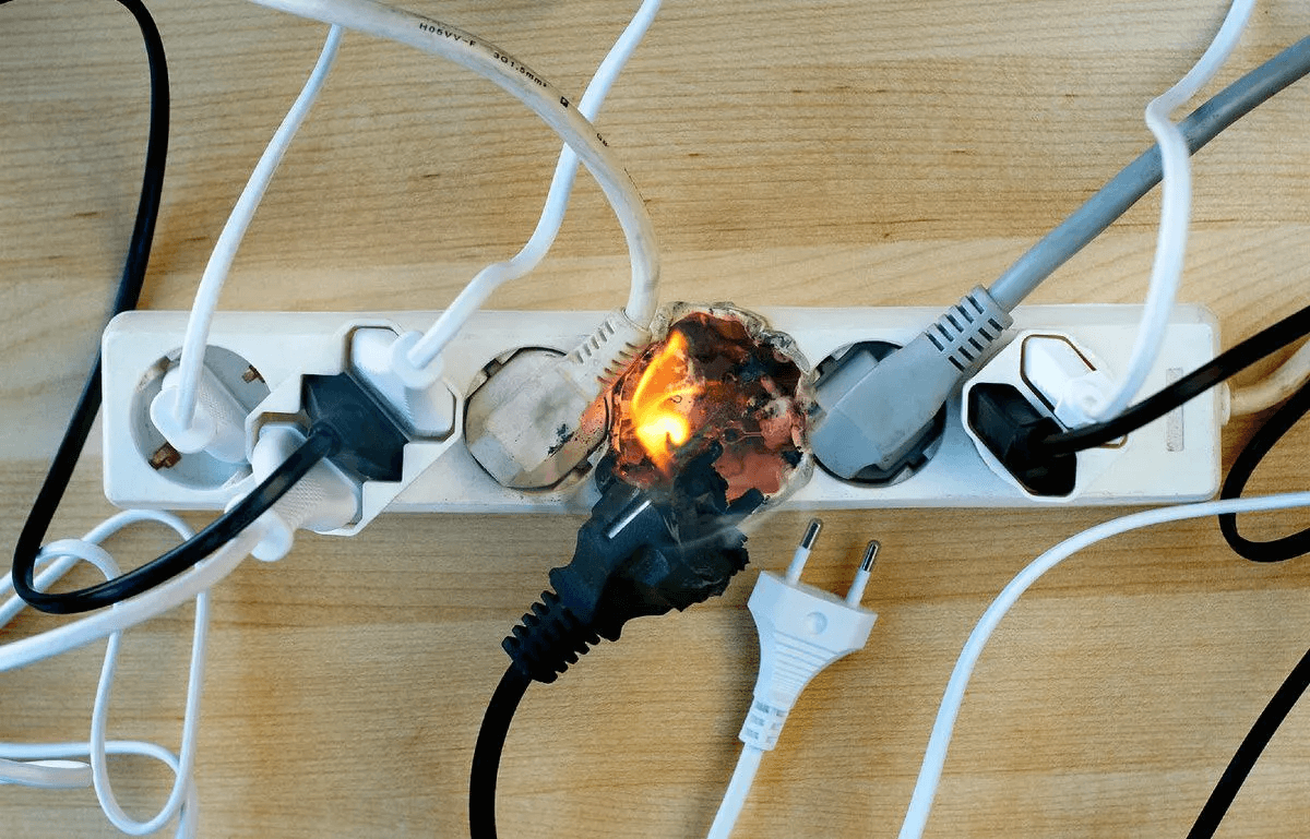 В Марий Эл с начала года из-за неисправных электроприборов произошло 180 пожаров